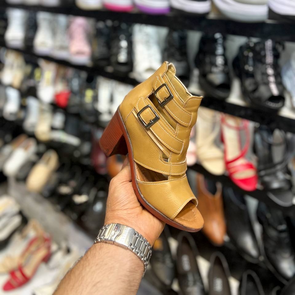 تابستونی
مدل خزر
پاخوری شیک
پاشنه دلتا 7 سانت
قبل از ثبت حتما موجودی بگیرید
size37 ta 40
کد 10 ارسال رایگان