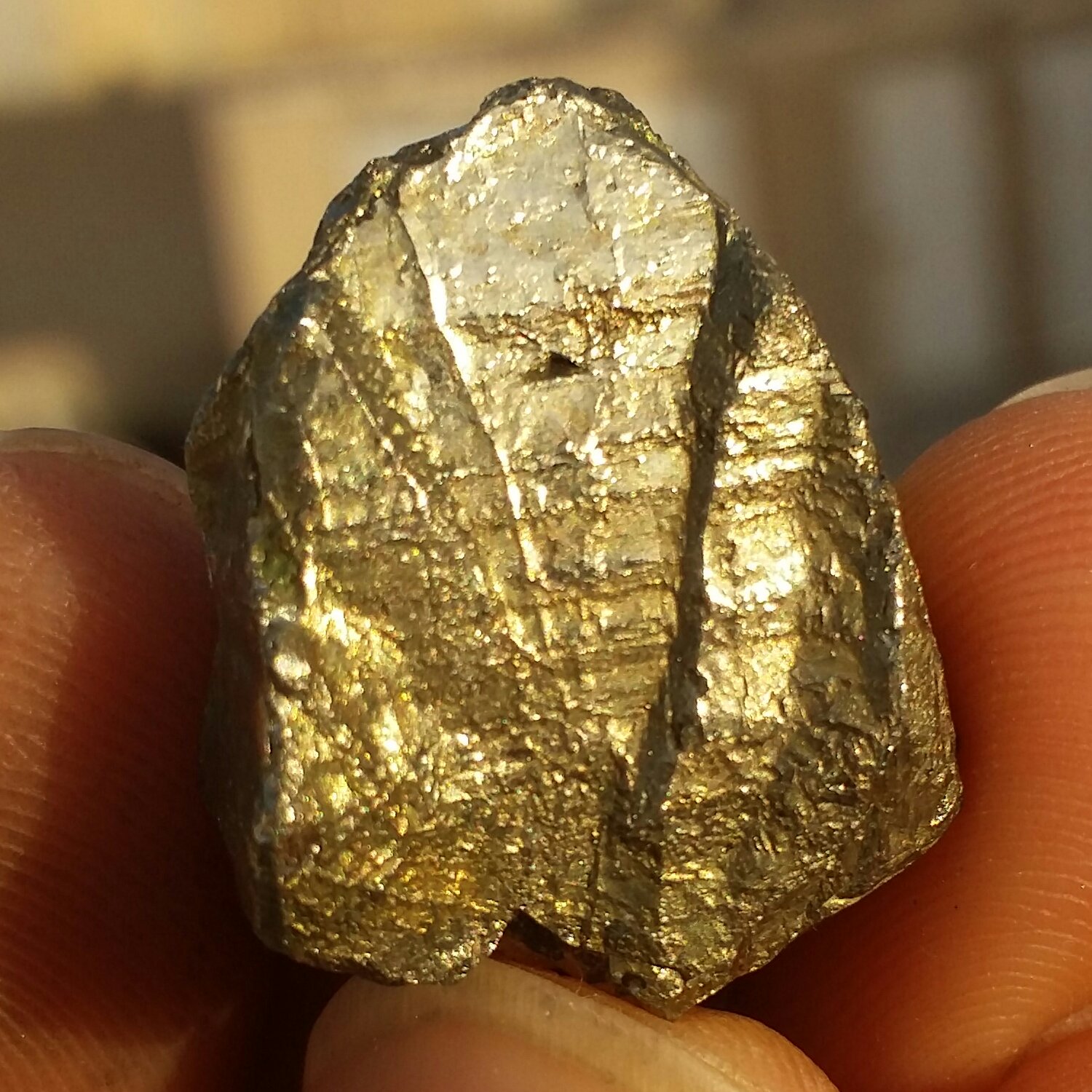 سنگ راف حبه شده پیریت طلایی ملقب به سنگ طلا 100 در 100 طبیعی شاهکار خلقت
تماما پیریت بدون ناخالصی
بی نظیییر
کد 8975