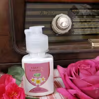 پودر خوشبو کننده ی تعریق سادات دارای بوی خوش و رائحه ی دلپذیر پودری  سفید رنگ