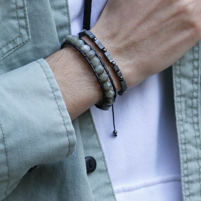 دستبند لابرادوریت تراش استار با بافت چرم مصنوعی و دستبند حدید