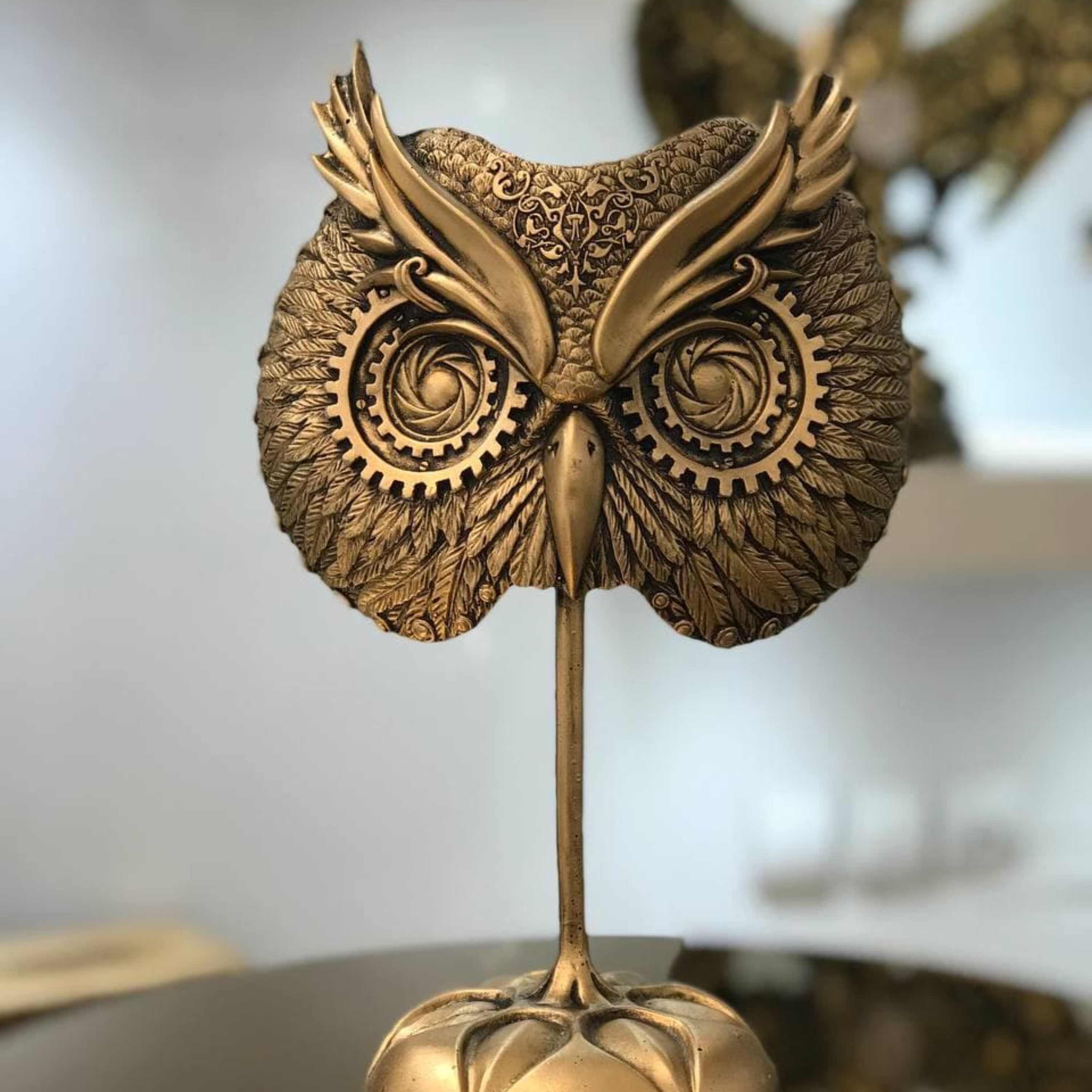 مجسمه جغد نقاب دار پلی استری 30 سانتی