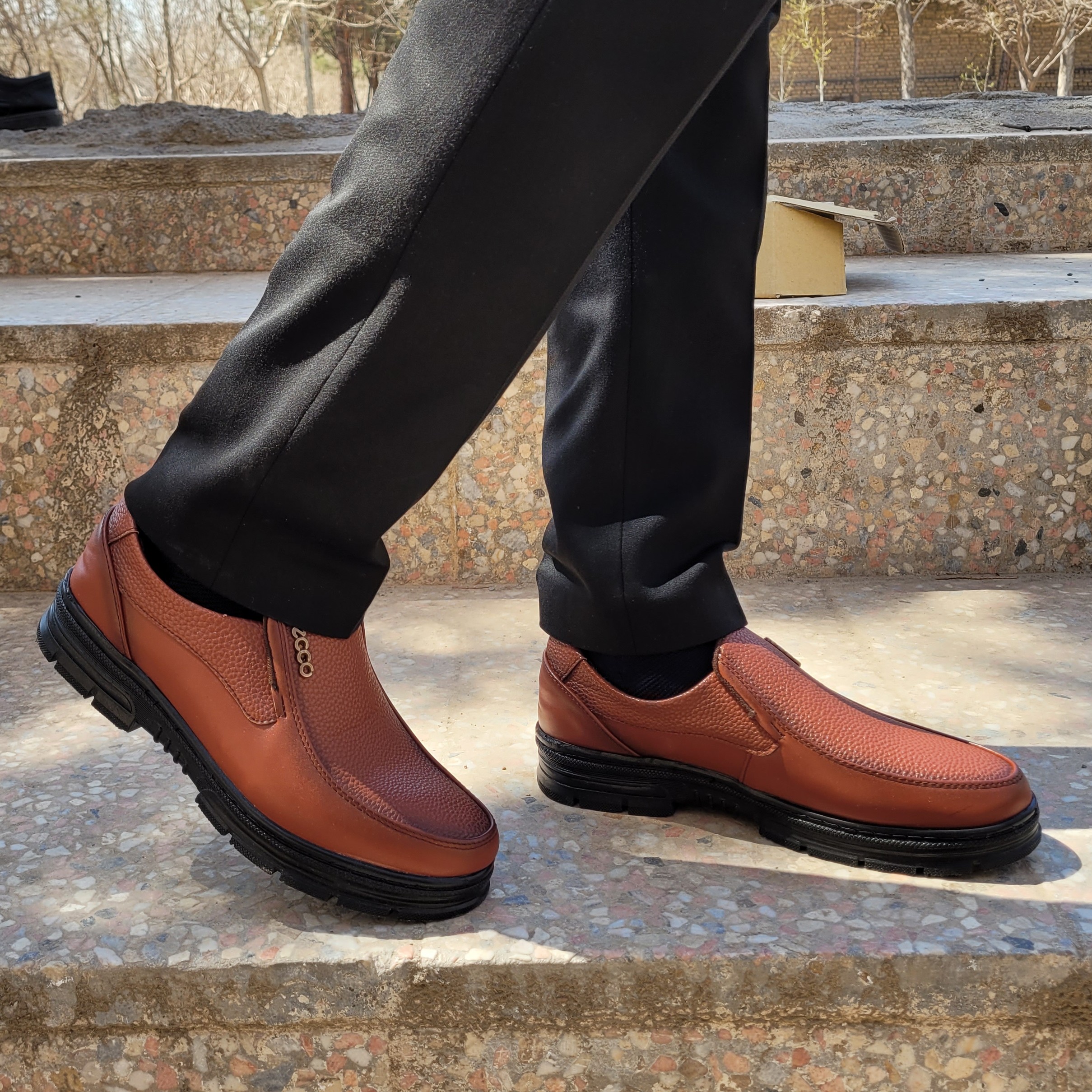 کفش اکو مردانه چرم رنگ عسلی ارسال رایگان به سراسر کشور کاملا دوردوخت به صورت کف دوخت یا اشتروبل اکو محصول مشهد کفش 