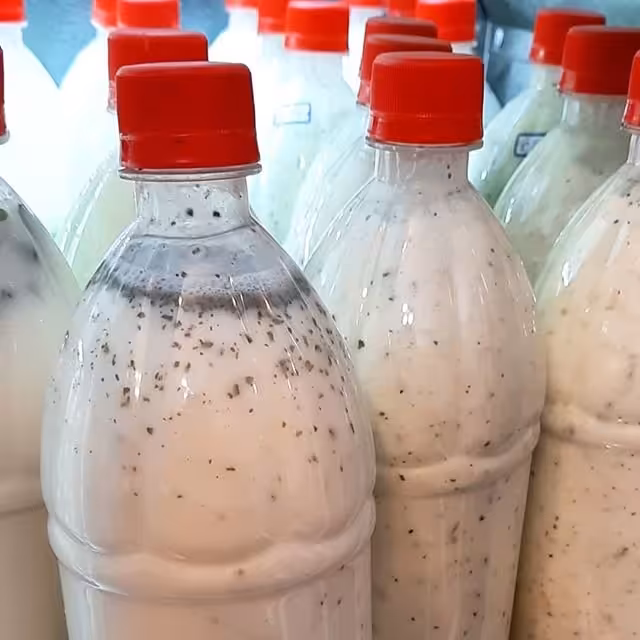 دوغ محلی تهیه شده از شیر تازه محلی 1/5لیتری 