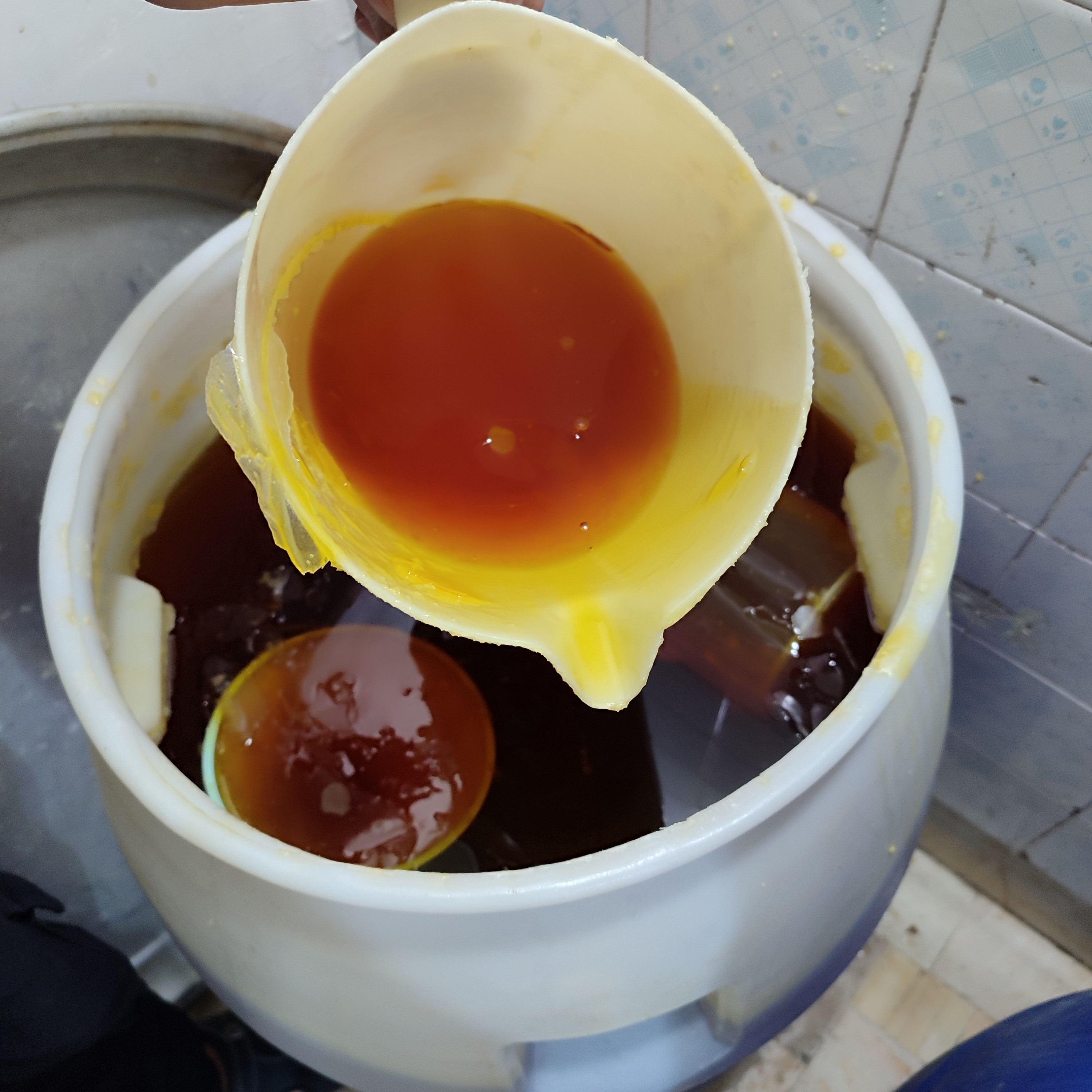 شیره نبات زعفرانی (20کیلویی) (زعفران اصل، عصاره نیست)