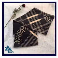 شال مشکی کرم