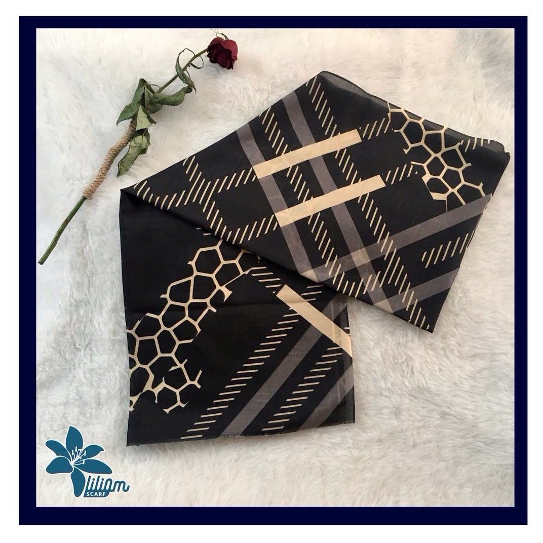 شال مشکی کرم