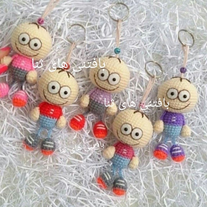 عروسک آویز و جاکلیدی نی نی خنگول درغرفه بافتنی های ثنا در رنگبندی مختلف