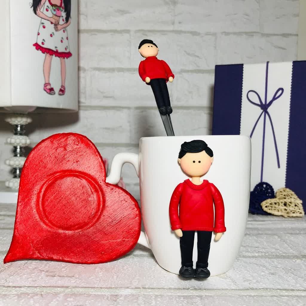 ماگ عروسکی طرح پسرونه همراه سرقاشقی