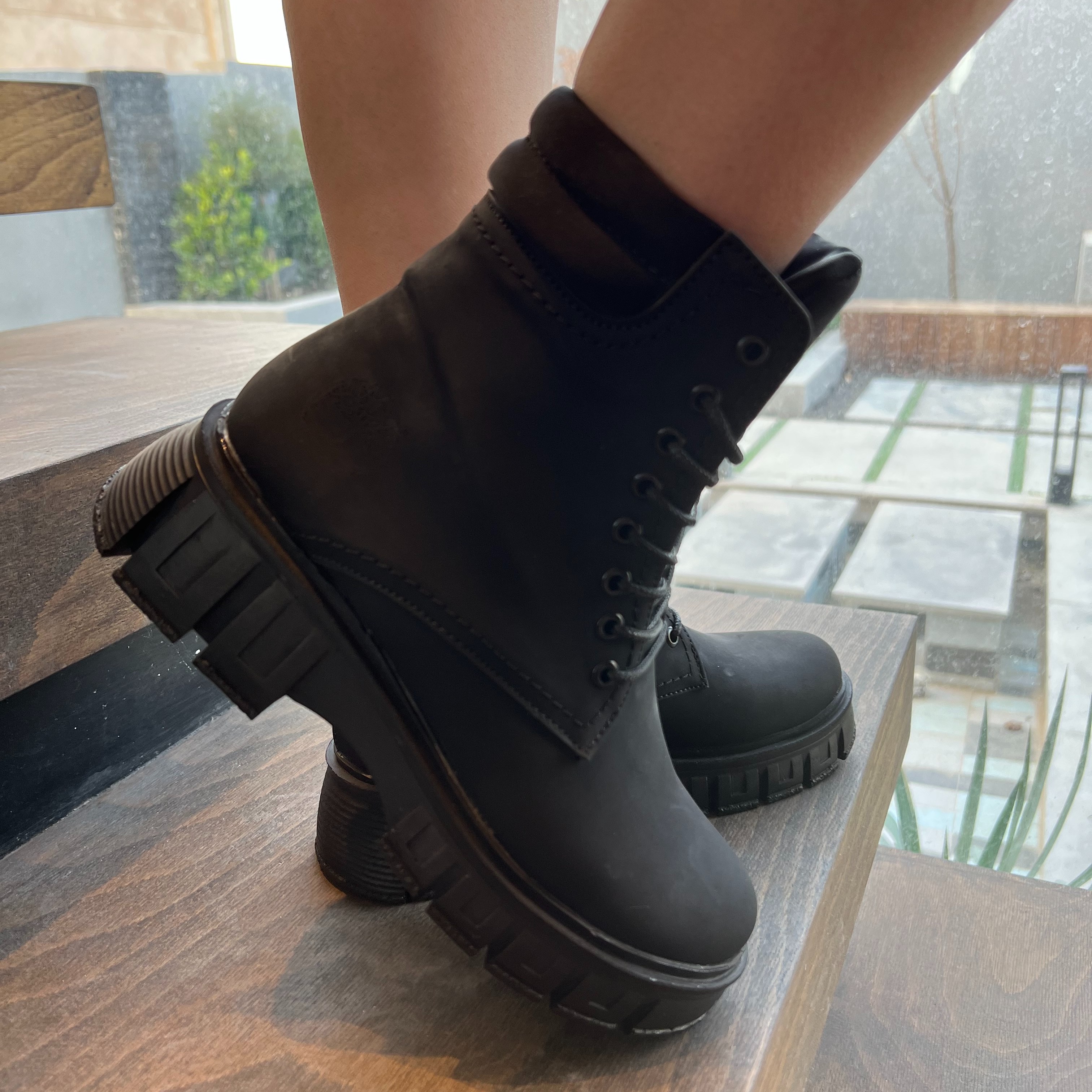 نیم بوت زنانه تیمبرلند رنگ مشکی سایز 37-40