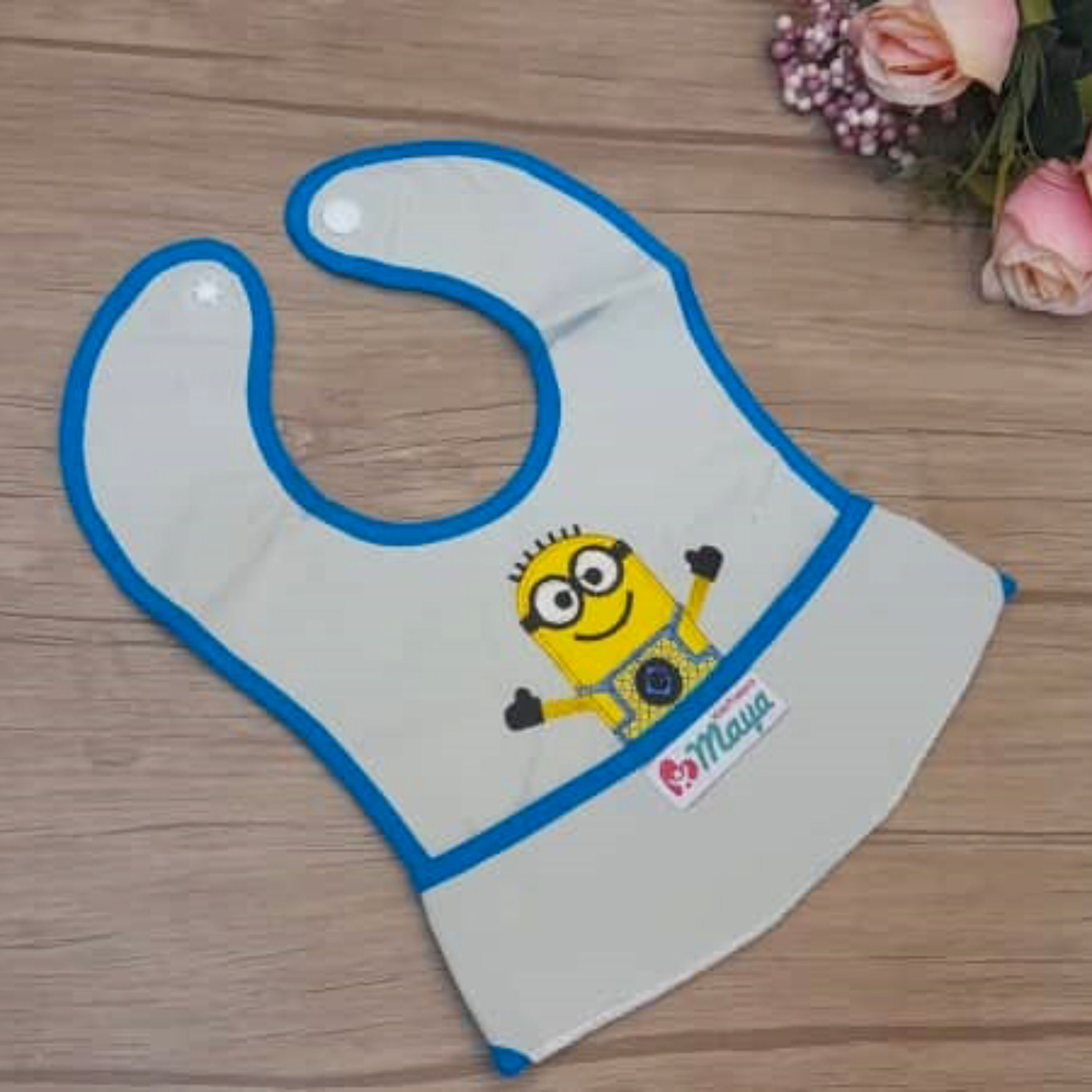 پیشبند نوزاد جیب دار برند مایا پشت پلاستیک 