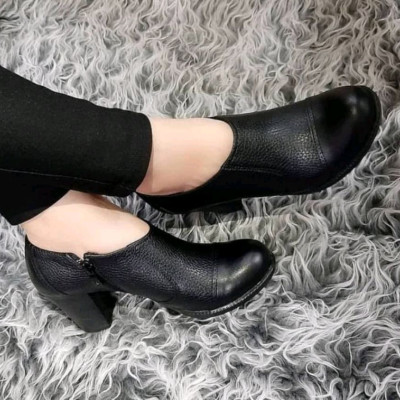 نیم بوت پاشنه دار