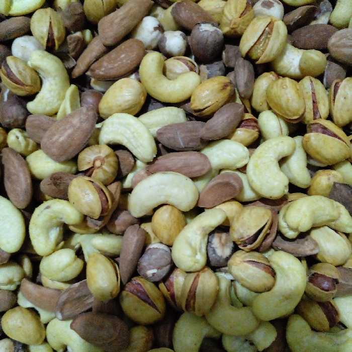 آجیل چهار مغزبوداده  درجه یک با پسته فندقی وبادام روز شکن ملایر ترد وخوشمزه 