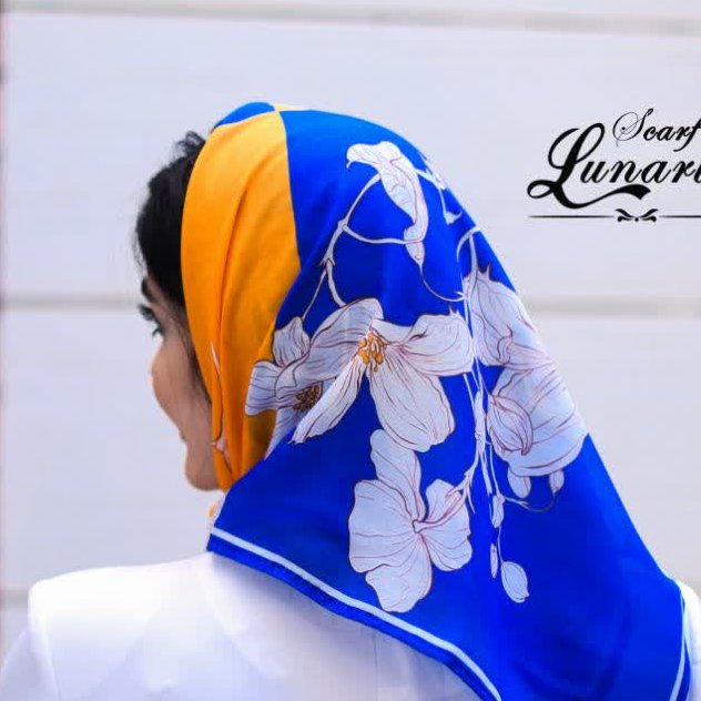 روسری کد 240،جنس نخ کره بسیار با کیفیت نرم ولطیف با ایستایی خیلی خوب 