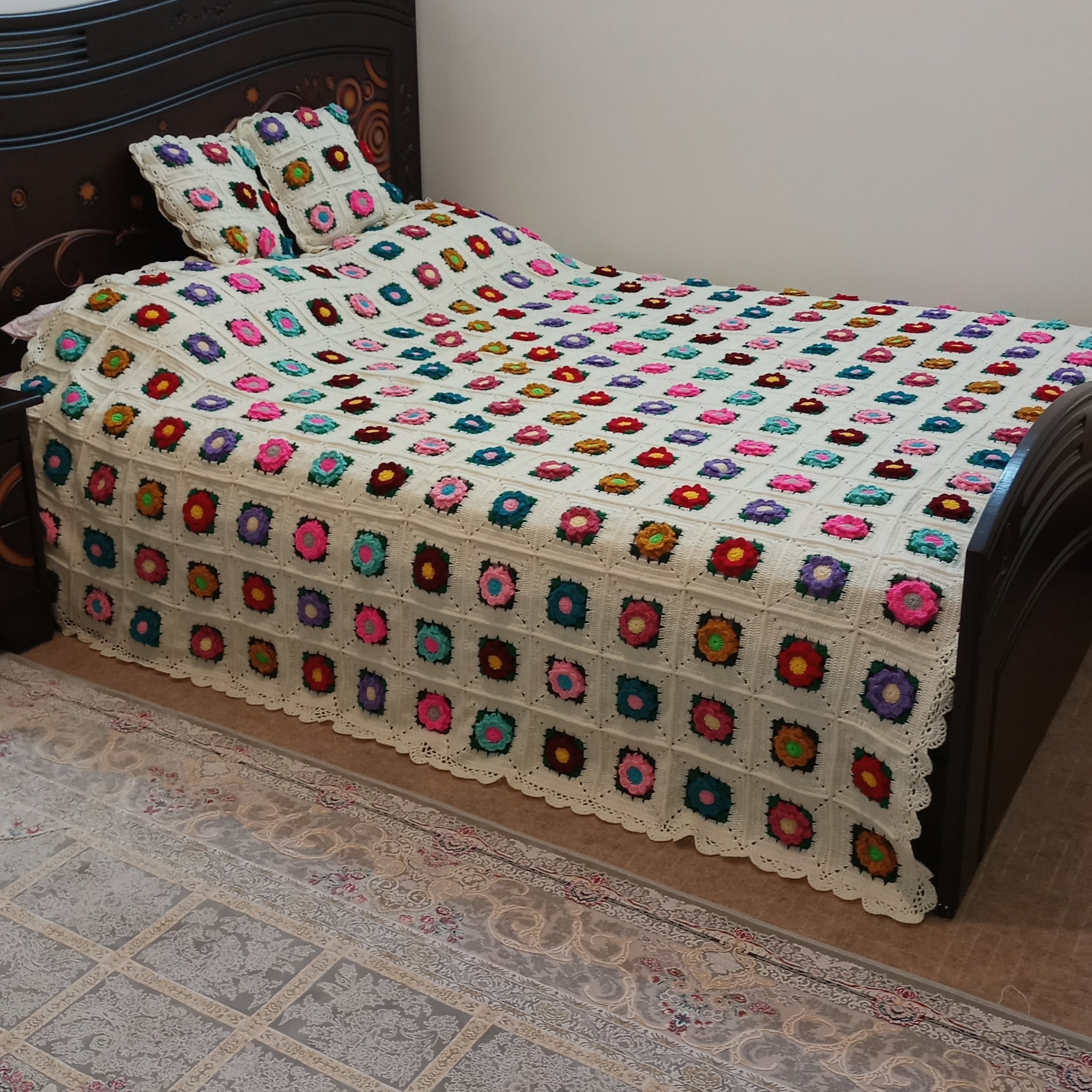 رو تختی قلاب بافی شده بافته شده با کاموای درجه یک 