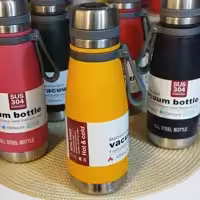 فلاسک یا فلاکس همراه درب پیچی دوجداره برای نوشیدن آسان  600  میل استیل دوجداره