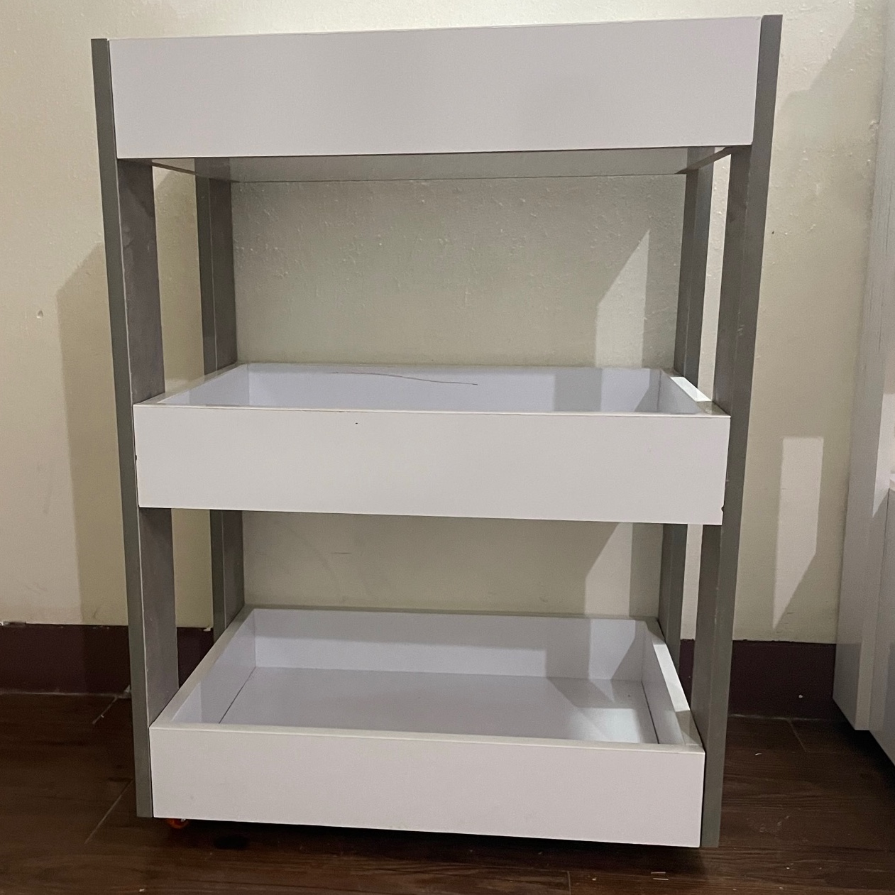 ترولی سه طبقه چرخ دار (باربری پس کرایه)