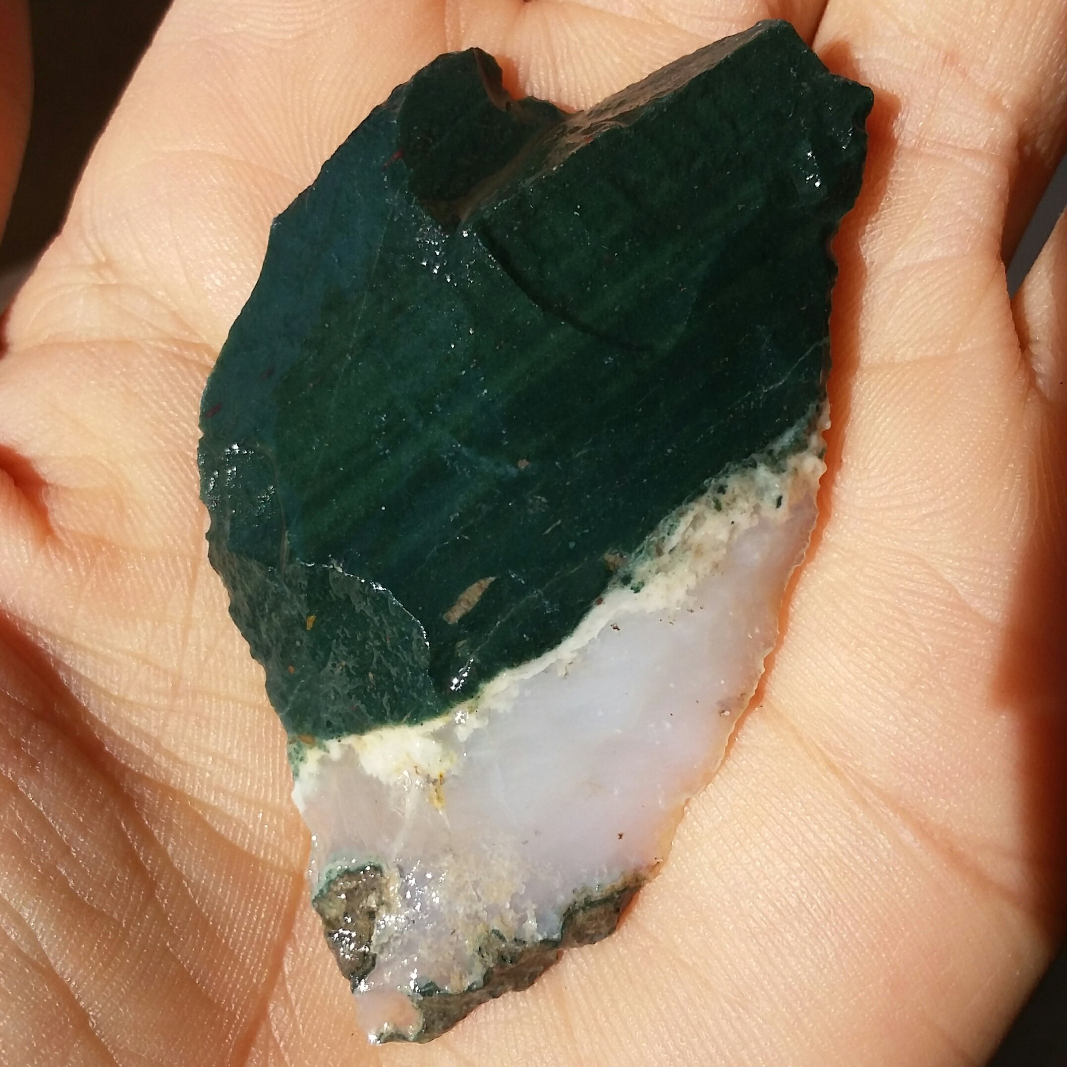 سنگ راف عقیق دو رنگ سبز وسفید 100 در 100 طبیعی شاااهکار خلقت بی نظیر