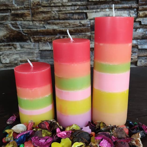 شمع های استوانه ای رنگی در سه سایز 20 و 15 و 10 سانت مناسب جهت دکوراسیون