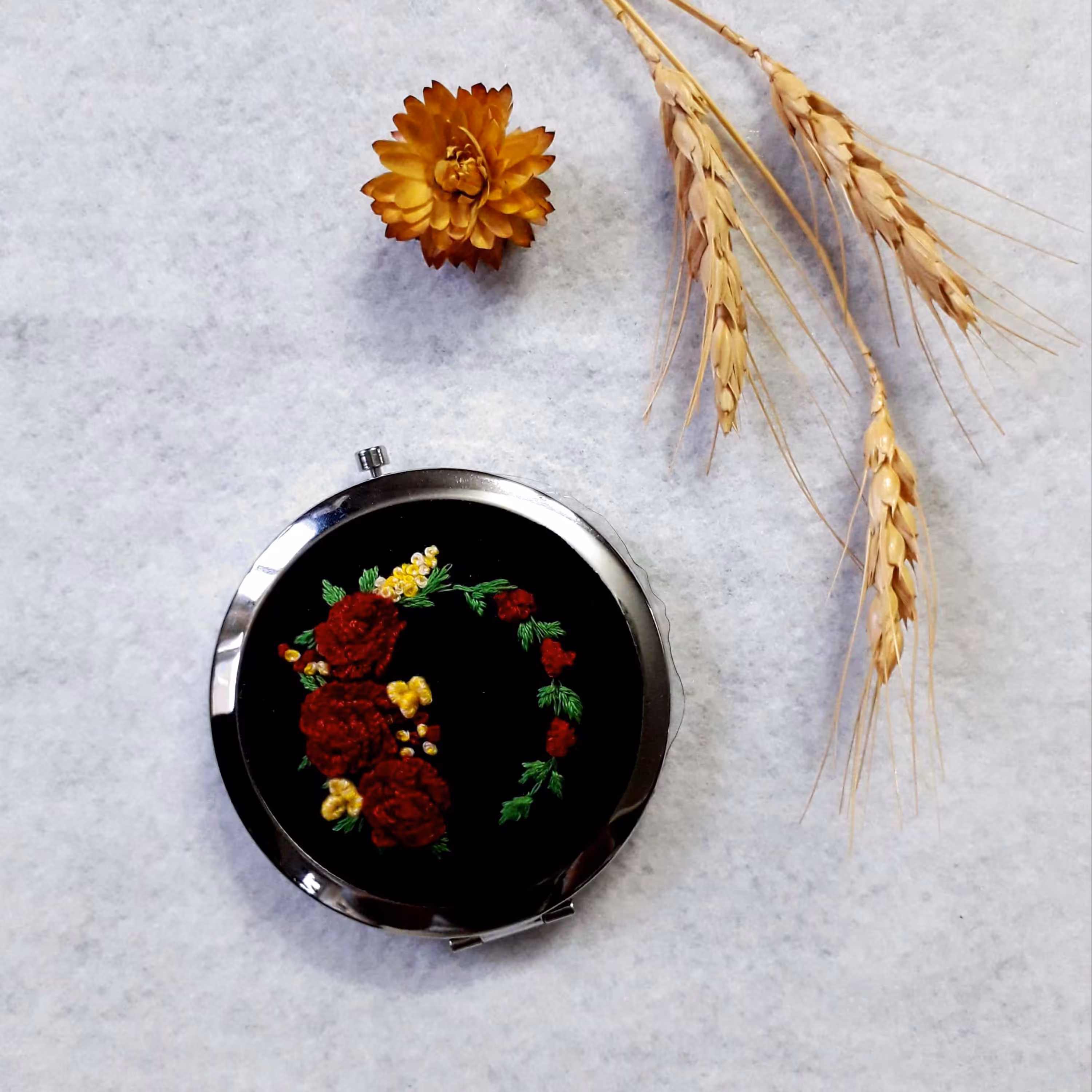 آینه کیفی گلدوزی شده(گل زرشکی)