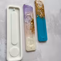 جنس این محصول سیلیکون می باشد.بسیار باکیفیت و کاربردی می باشد هم جاشمعی هست و جاعودی