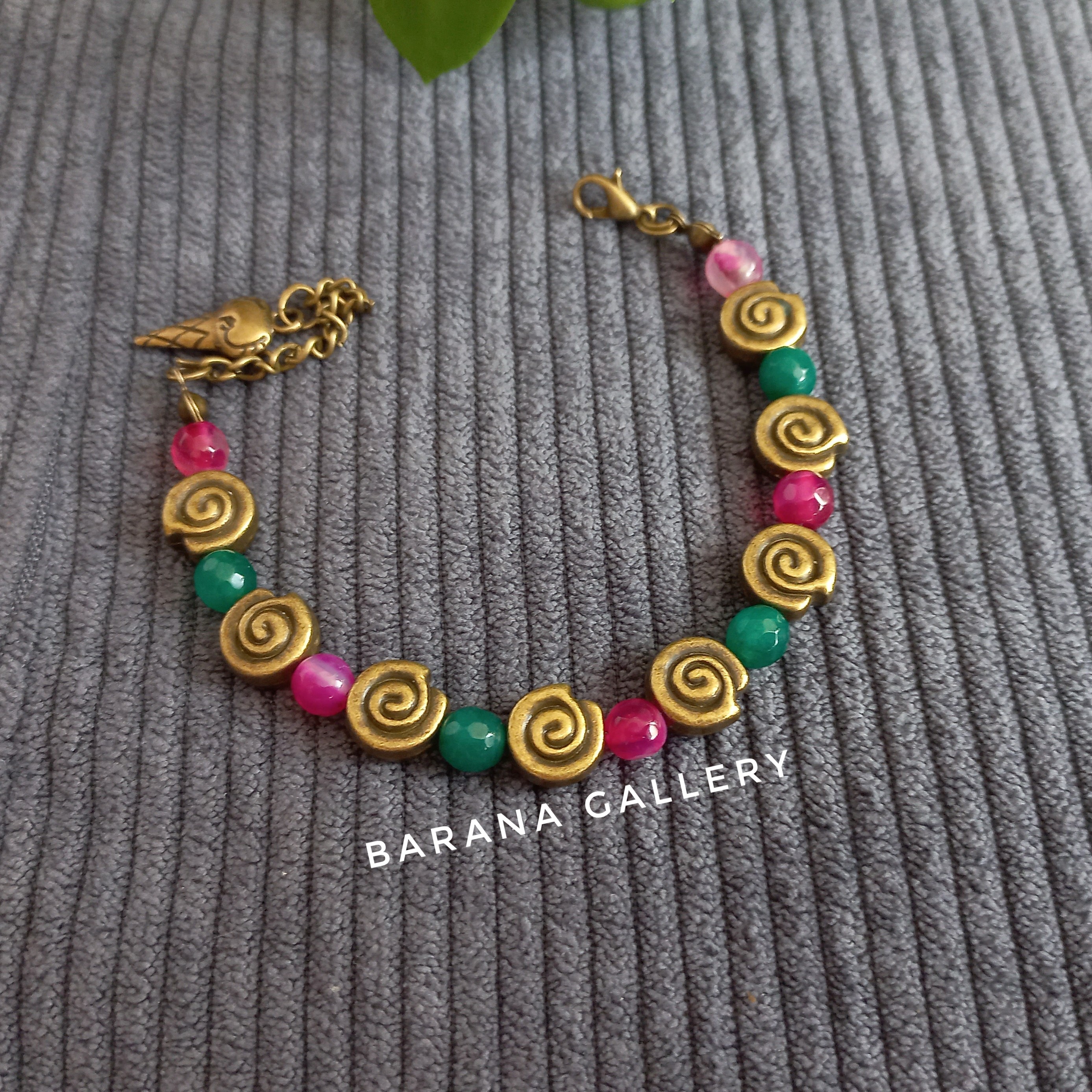 دستبند آبنباتی سنگ عقیق صورتی سبز فانتزی آویزدار دخترانه زنانه