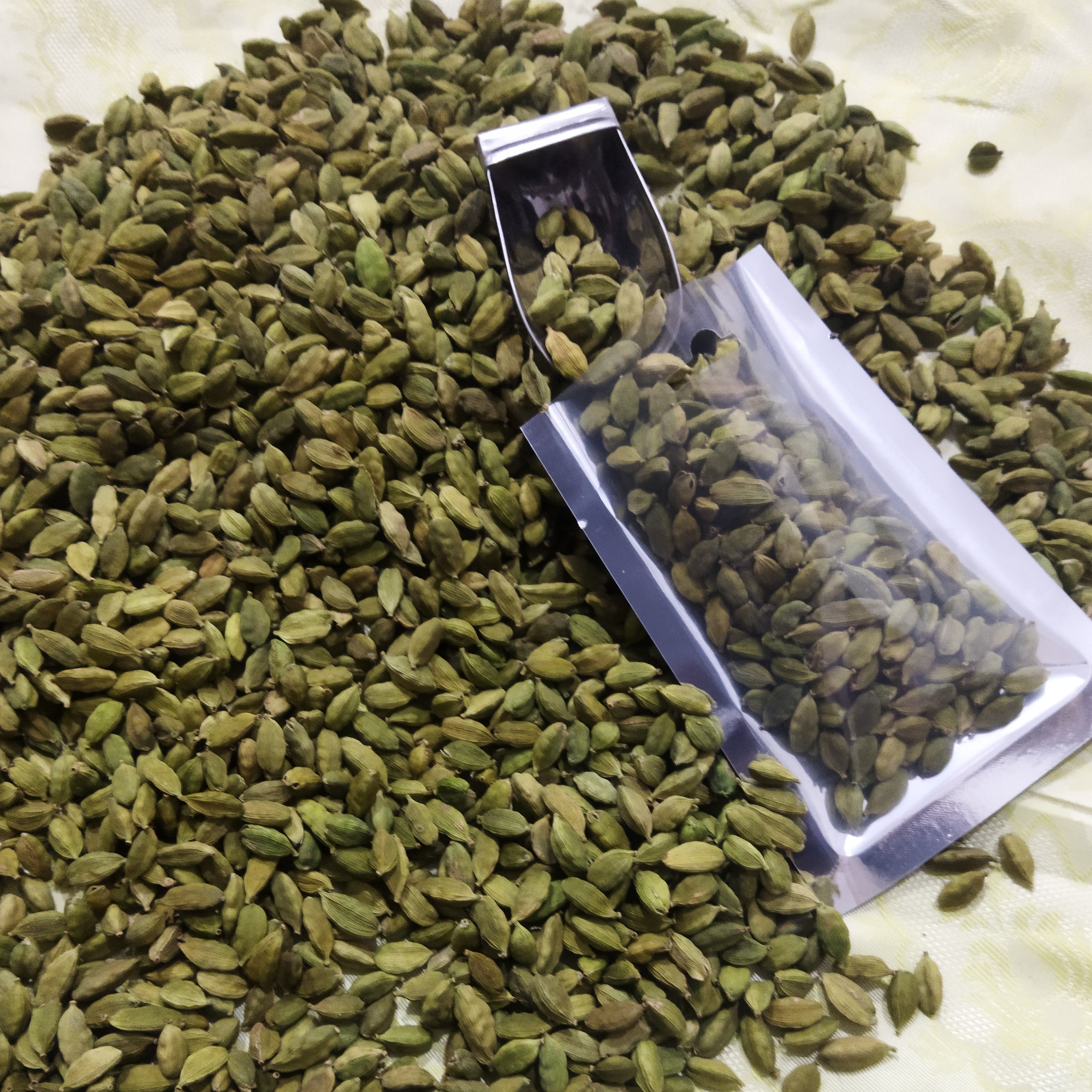 هل اکبر بنفش اعلا خوش عطر و طعم (100گرم)