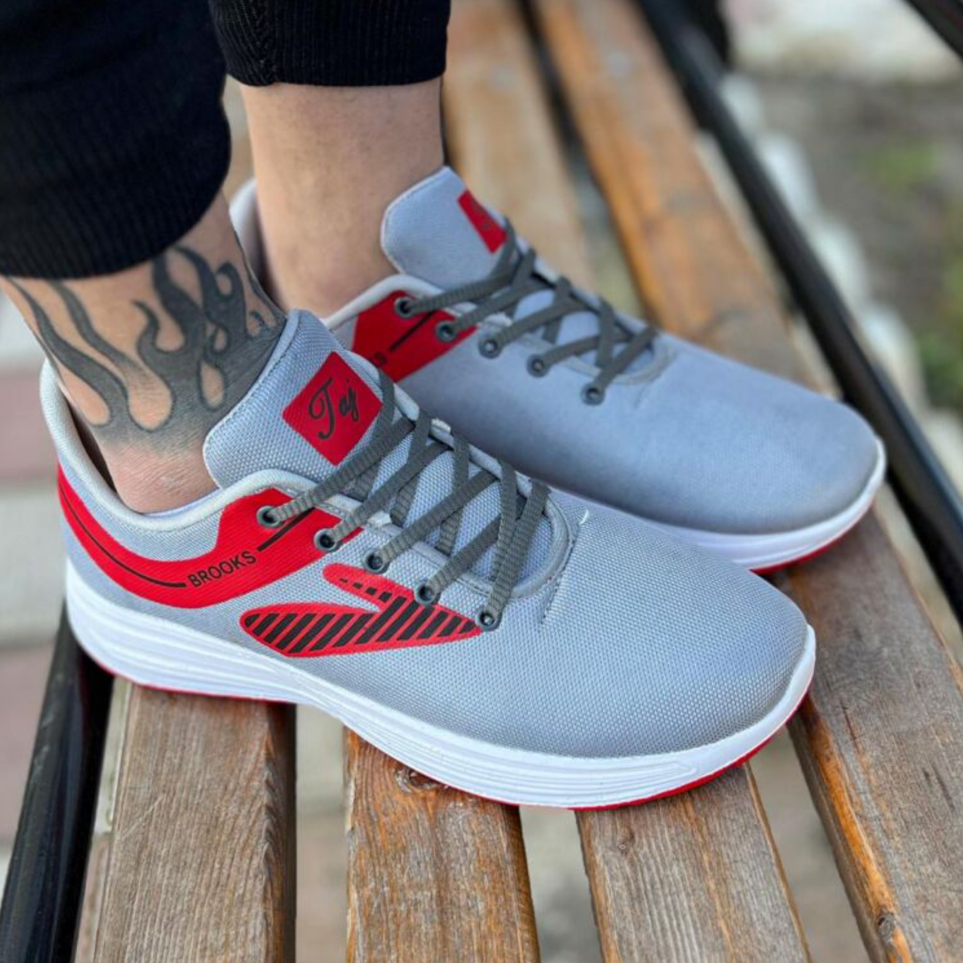 کتونی برزنتی BROOKS  مردانه در 5 رنگ جذاب (حراج بهاره)