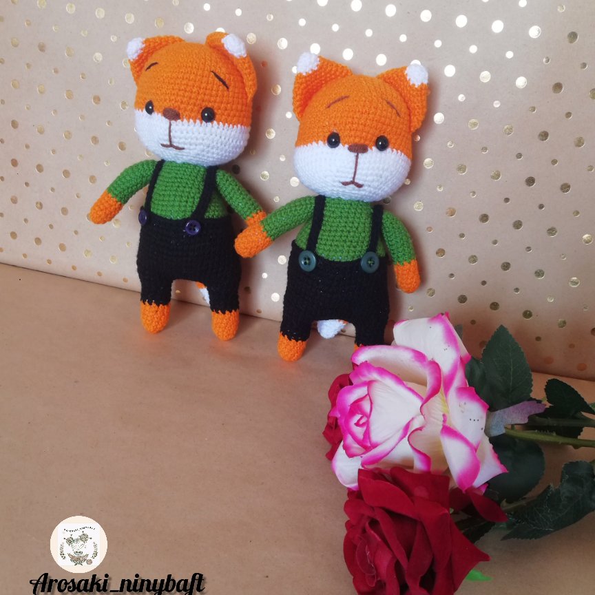 عروسک بافتنی روباه. بافته شده با کاموای مرغوب ایرانی. مناسب برای ست سیسمونی. بازیه کودکان و ویترین خانه. قابل سفارش 