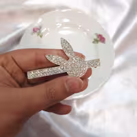 گلسر فلزی طرح خرگوش نگین دار ( پلی بوی )