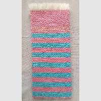 حوله دستباف دست و صورت راه راه صورتی با خطوط  آبی فیروزه ای و حاشیه طلایی