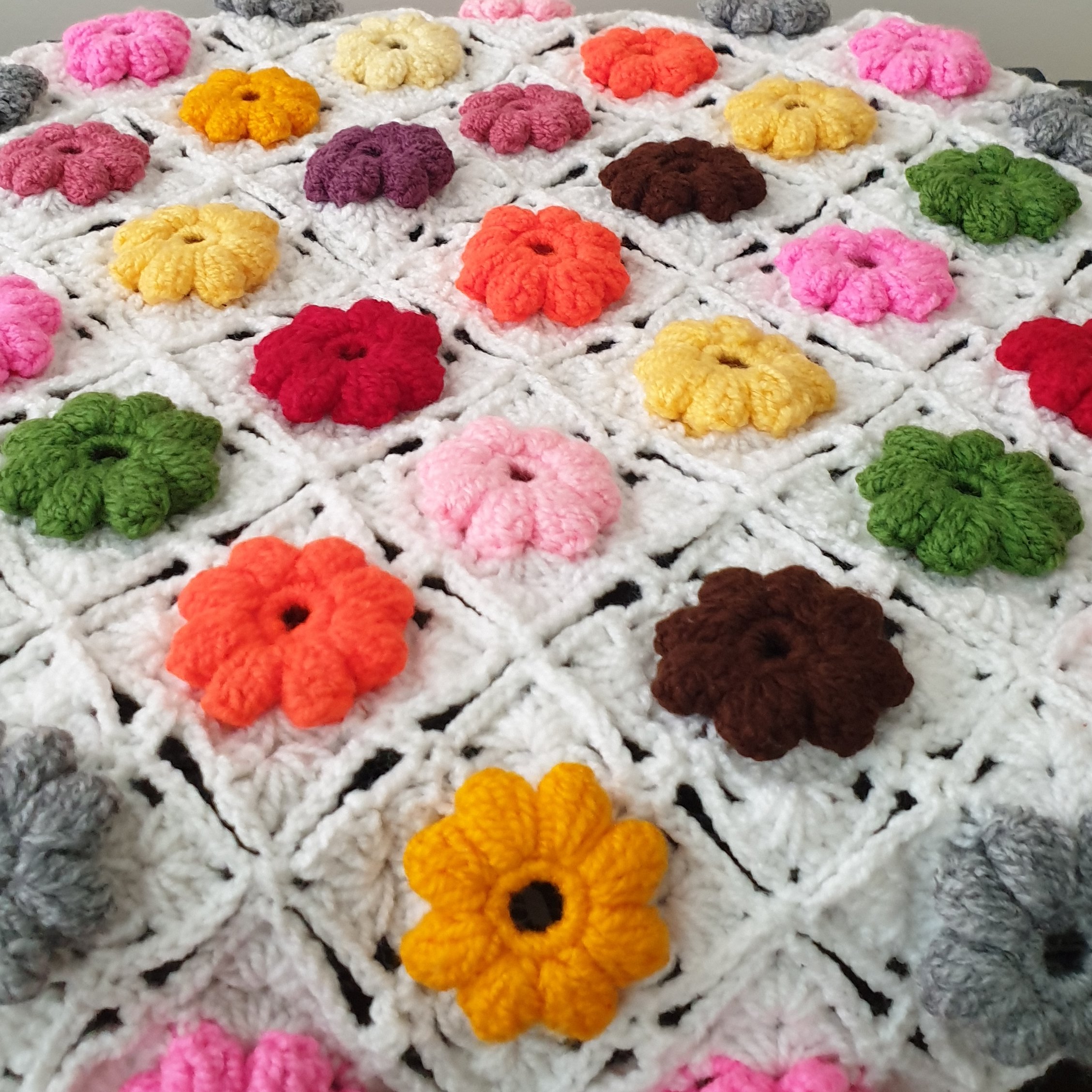 رومیزی گل برجسته بافتنی قلاب بافی