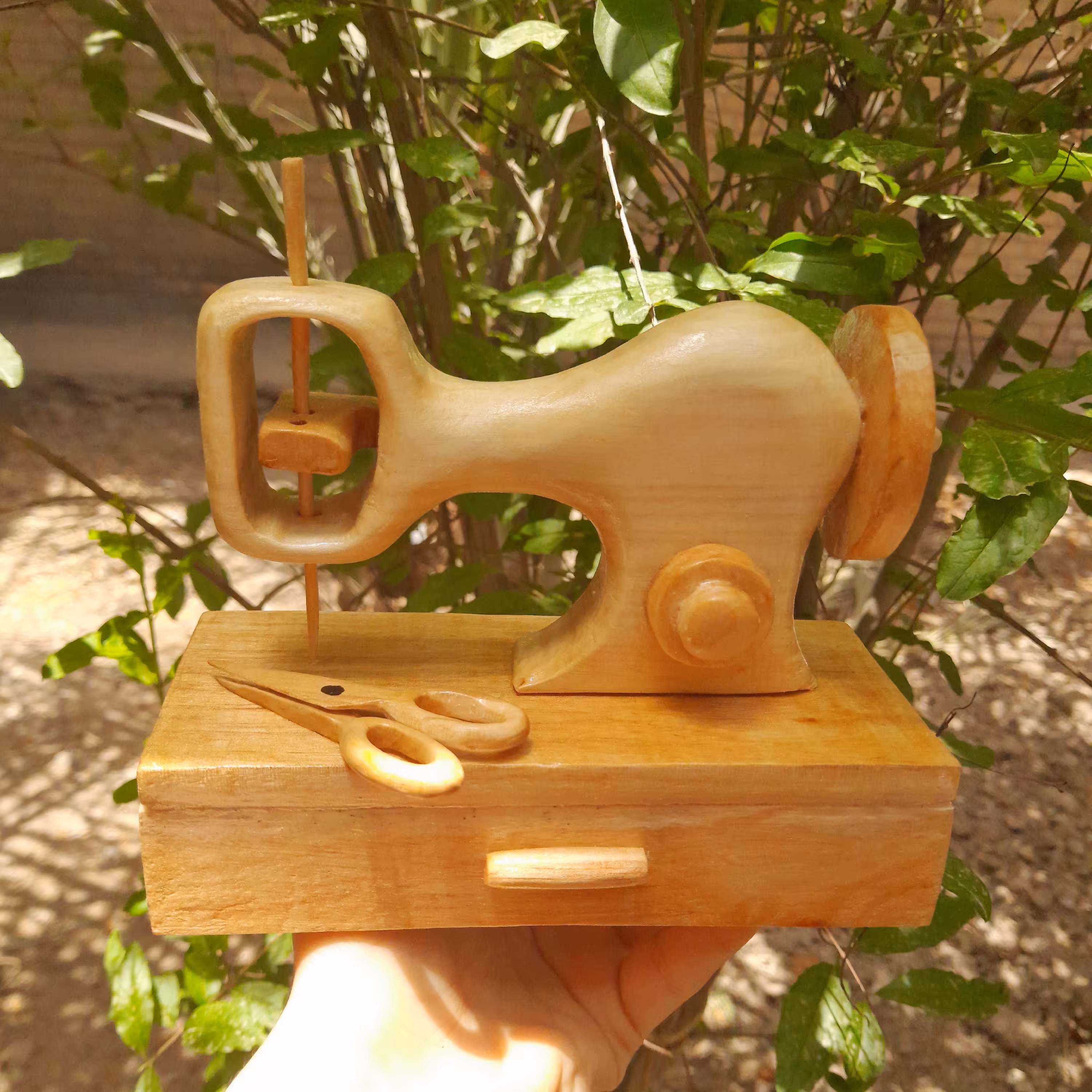 چرخ خیاطی چوبی، دکوری و تزئینی ، منبت چوب