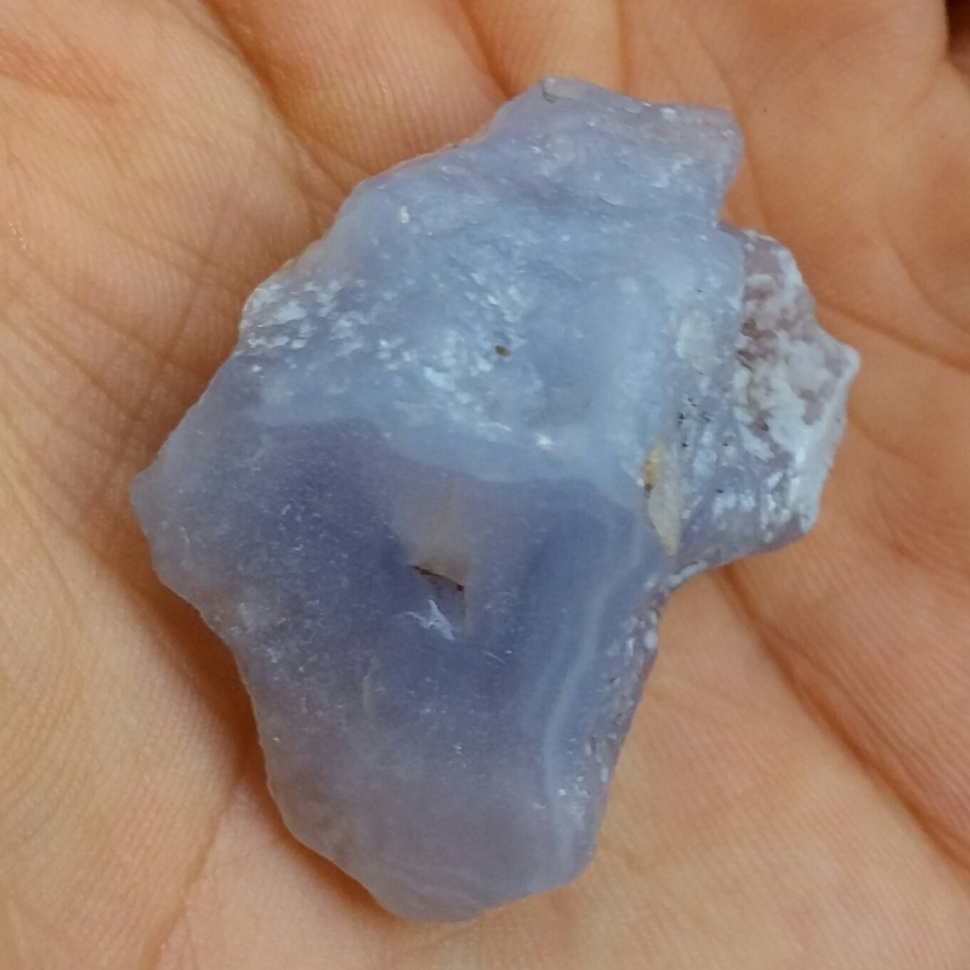 سنگ راف عقیق آبی سوسنی خارق العاده محشر
100در صد طبیعی
شاهکار خلقت
تکراار نشدنی