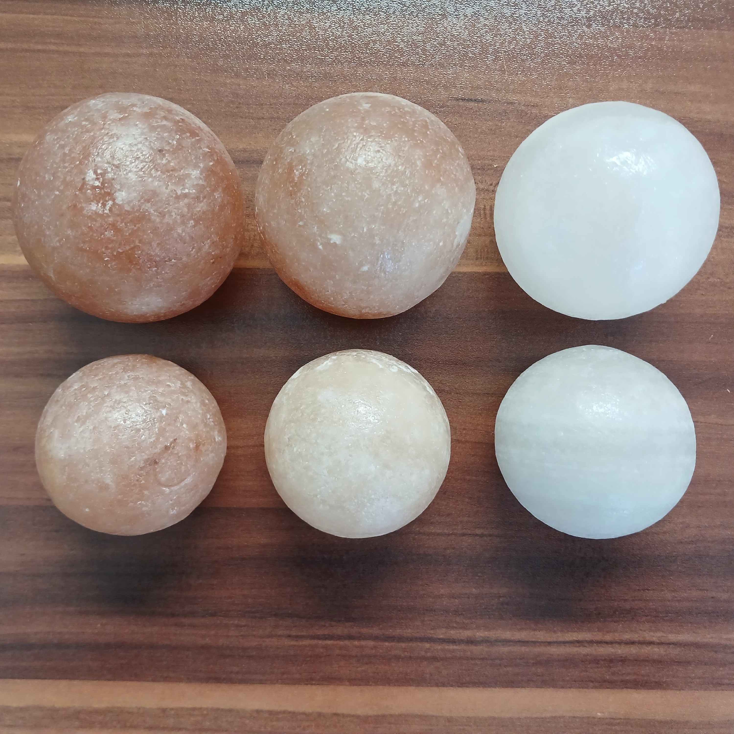 گوی ماساژ  نمک لوت در رنگ ها و اندازه های مختلف