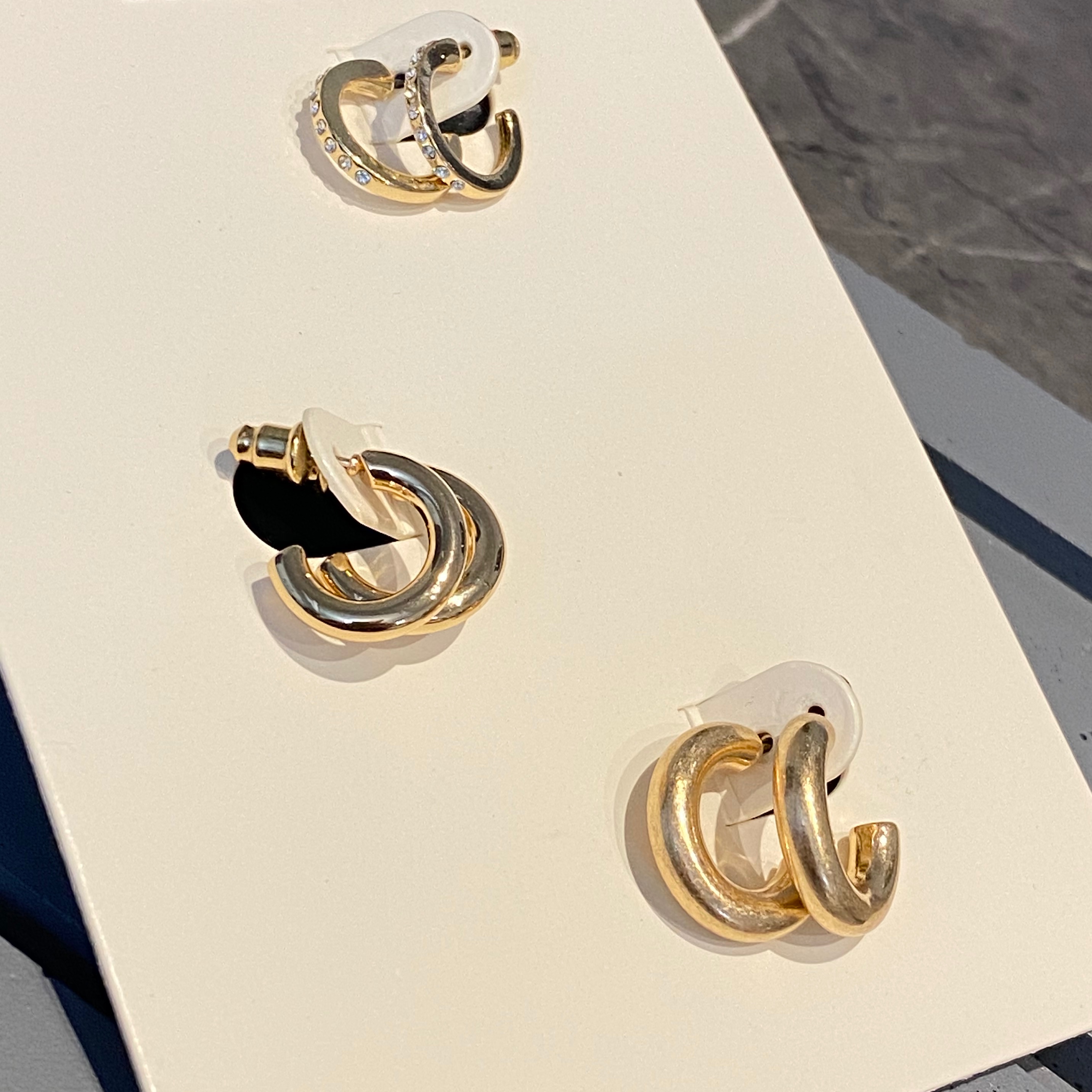 گوشوارده دخترانه در پک سه تایی وارداتی و  خاص در گوش مناسب کادو تولد