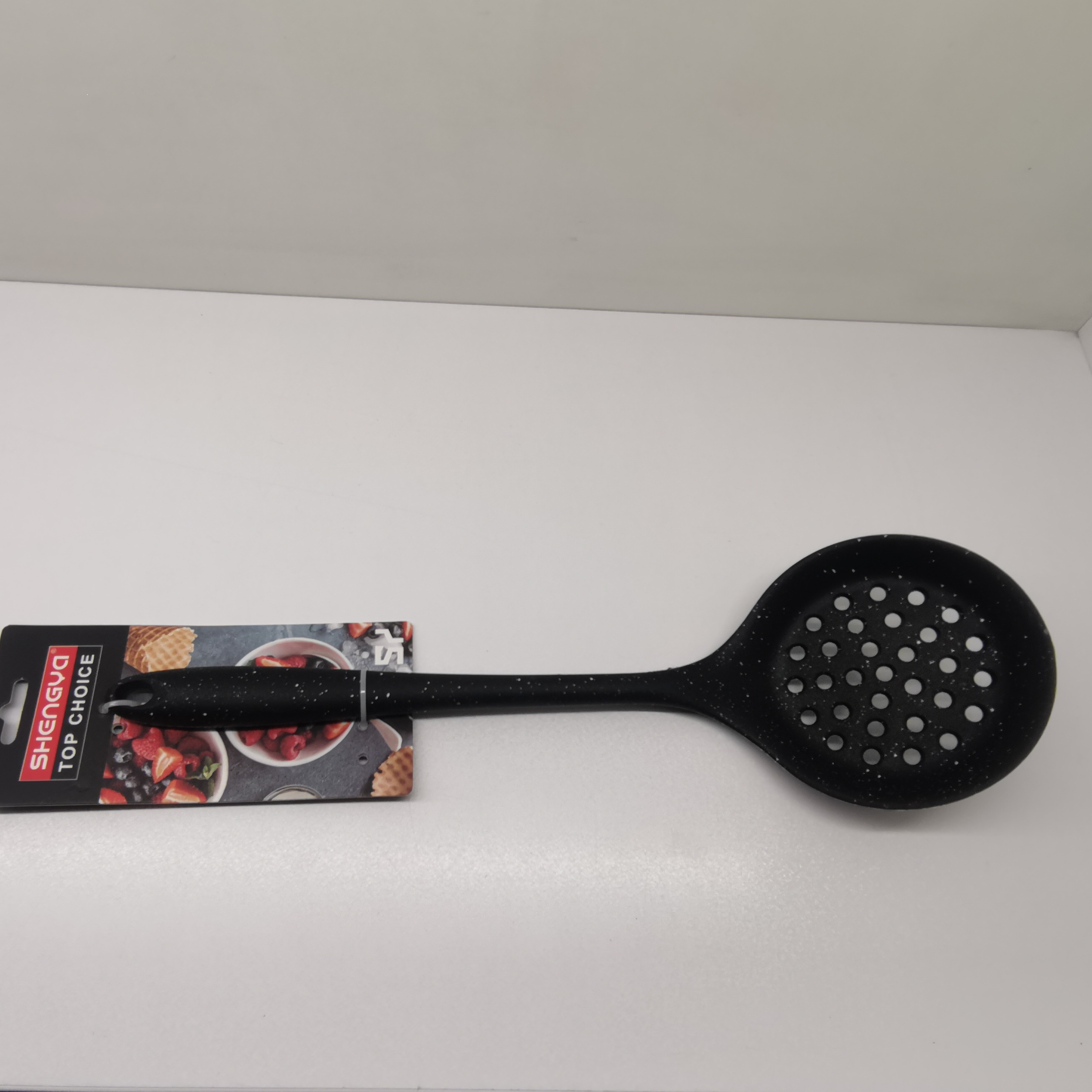 کفگیر گرد سیلیکونی مشکی برند شنگیا مقاوم در برابر  حرارت تا 270 درجه