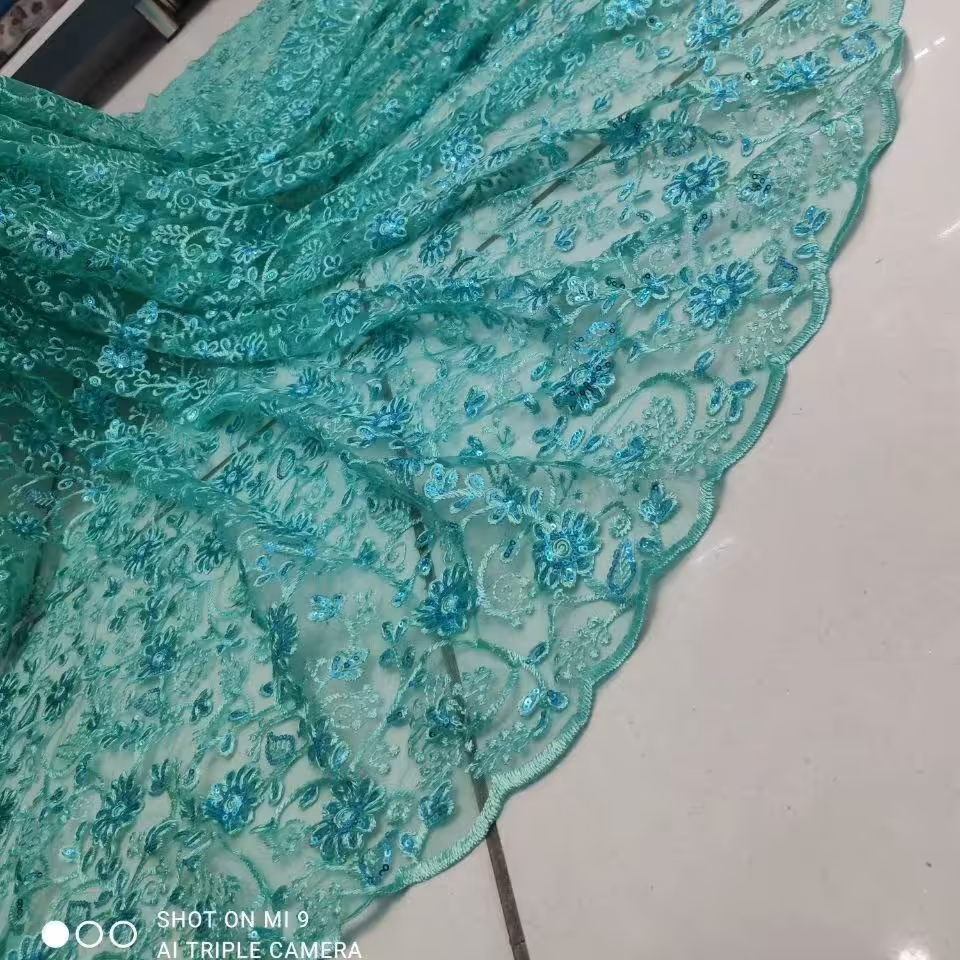 پارچه دانتل ابریشم دوزی برجسته  کارشده با پولک 