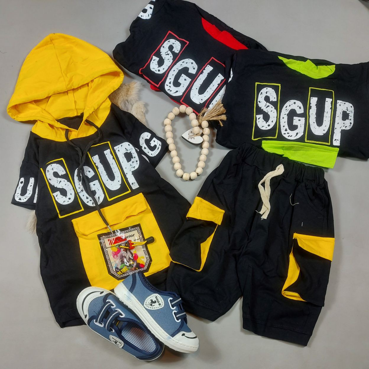 ست آستین کوتاه هودی شلوارک اسپورت پنبه لاکرا 
رنگ بندی قرمز - سبز - زرد سایز 45 تا 55