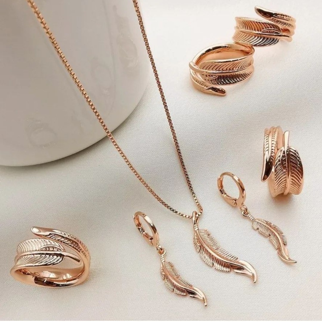 نیمست پر فوق العاده شیک بدلیجات  برند ثمینا دستبند گوشواره انگشتر