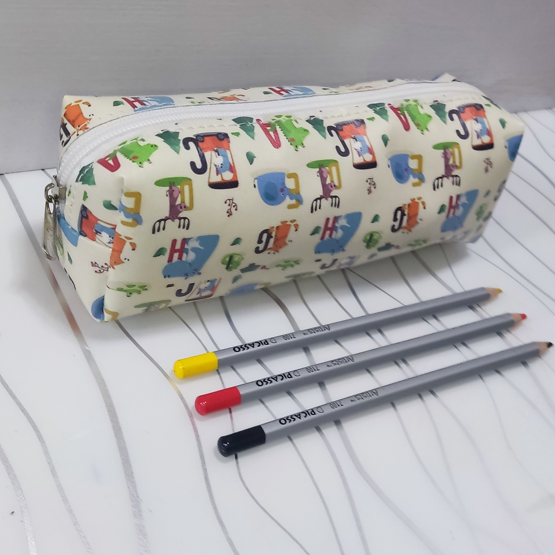 جامدادی  فانتزی با طرح حروف الفبا انگلیسی