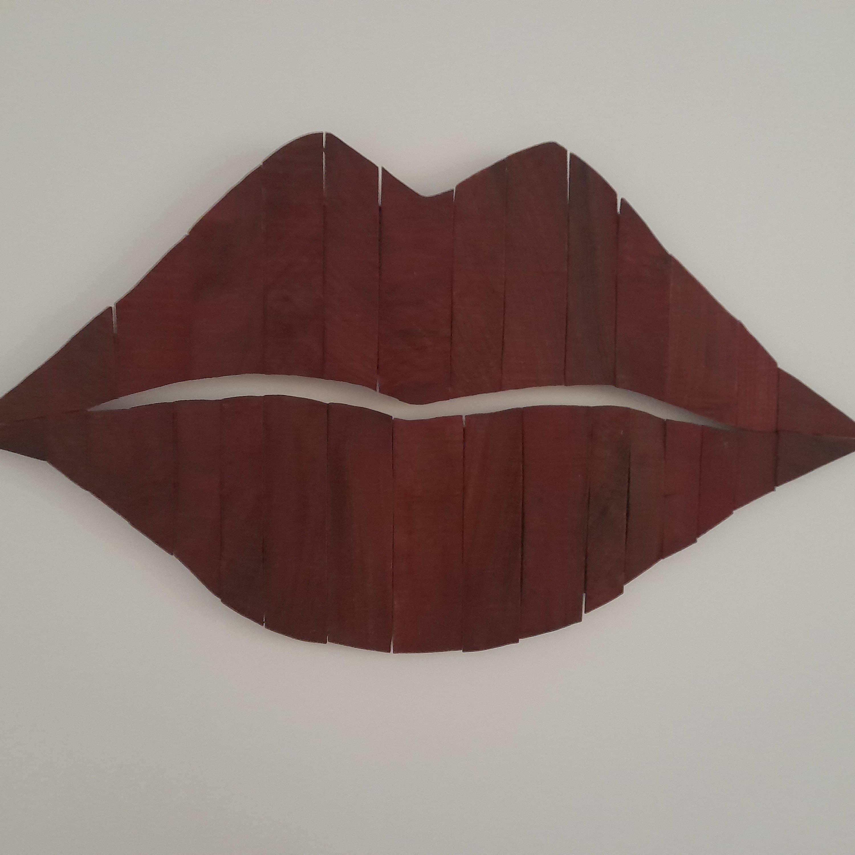 تابلوی چوبی لب  سایز    30در60 رنگ قهوه ای قرمز