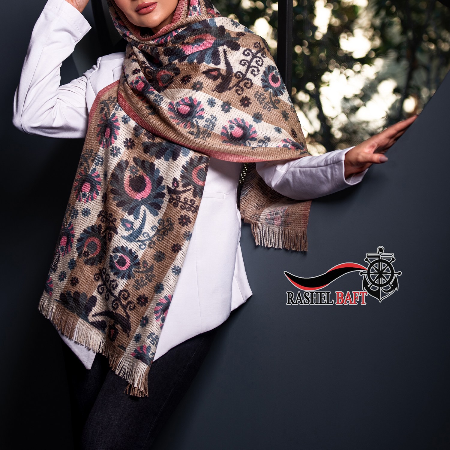 شال موهر بافت زمستانه  طرح گل سنتی سفید صورتی 128