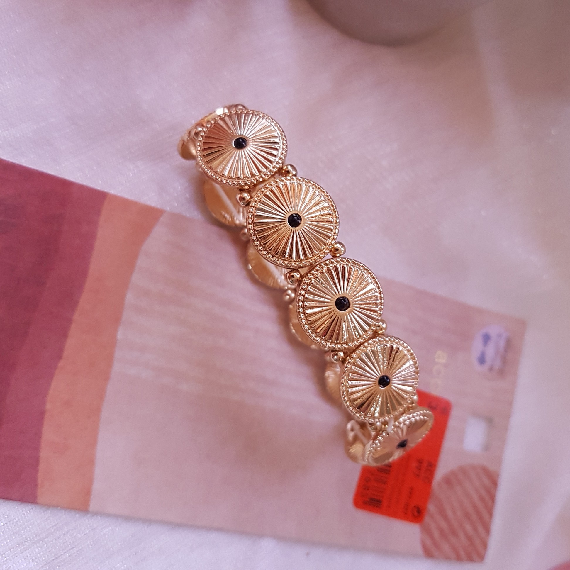 دستبند طلایی بسیار زیبا