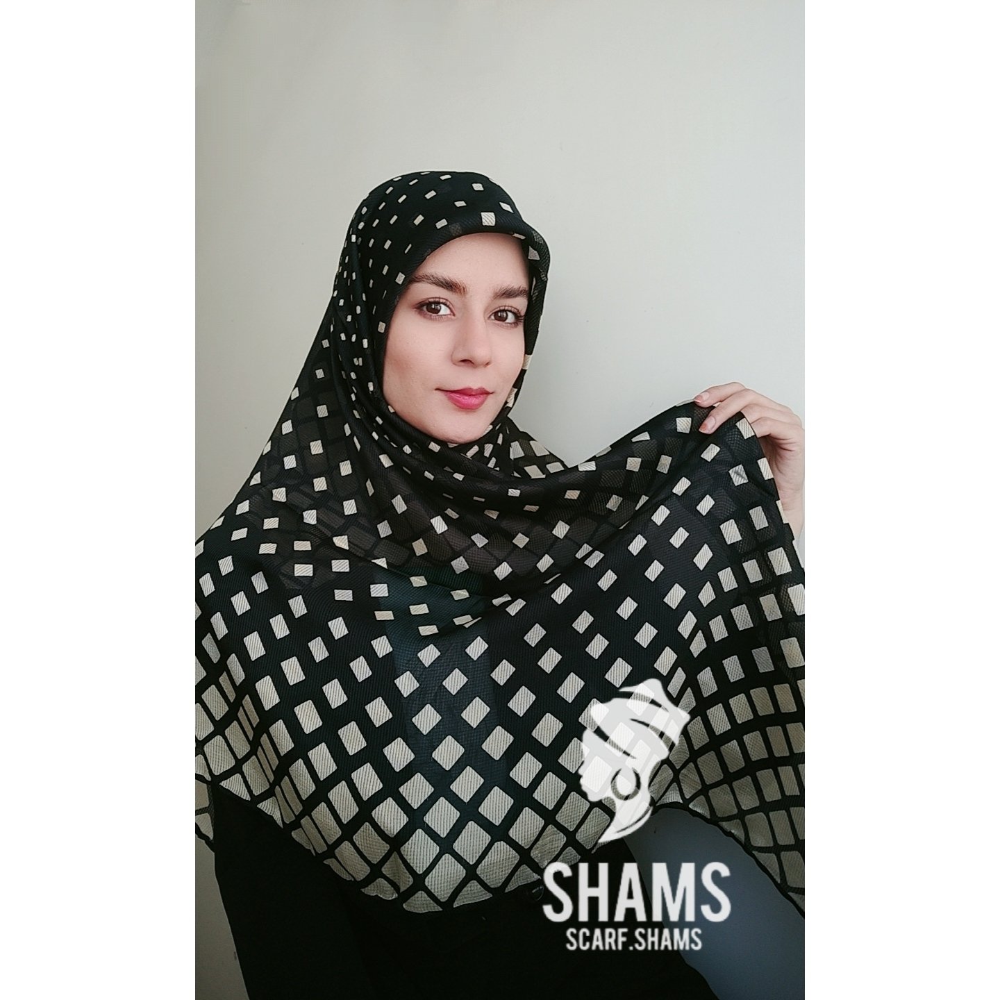 روسری حریر مشکی طرحدار محرمی قواره متوسط وارداتی قواره 110 کره ایی دور دست دوز با ارسال رایگان