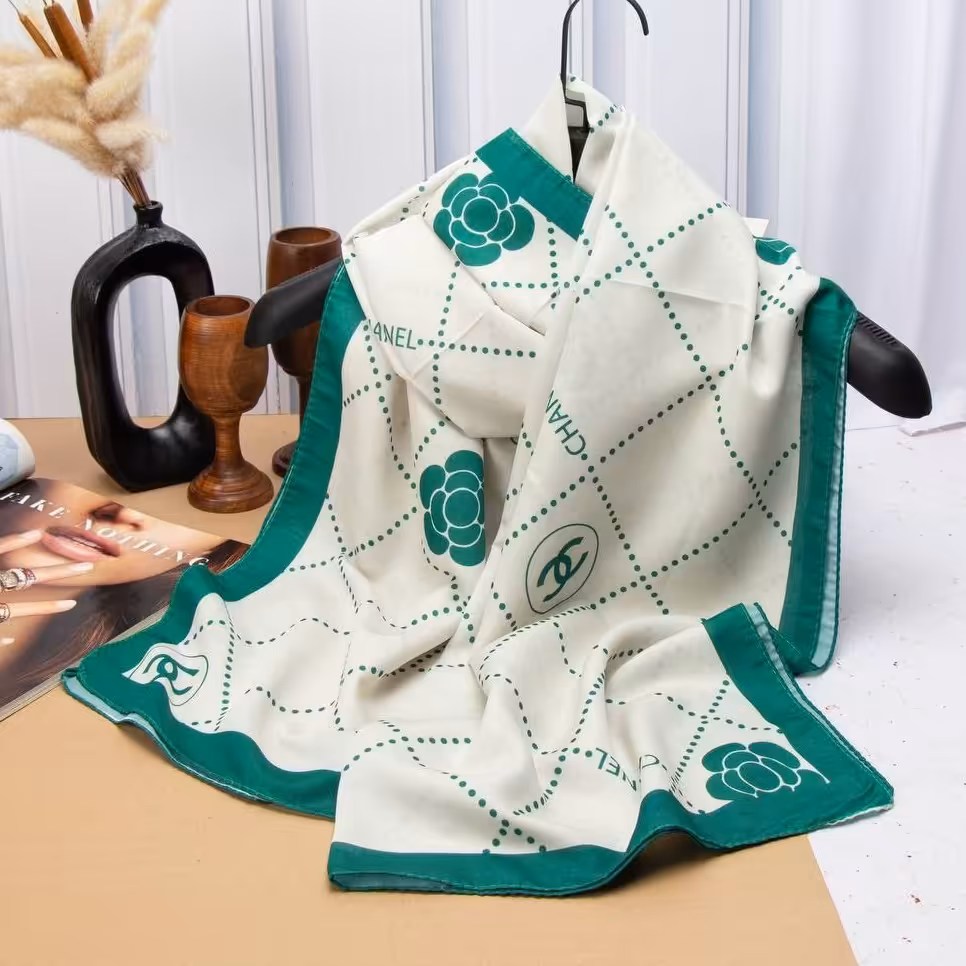 شال نخی سبز رنگ در طرحهای متنوع 