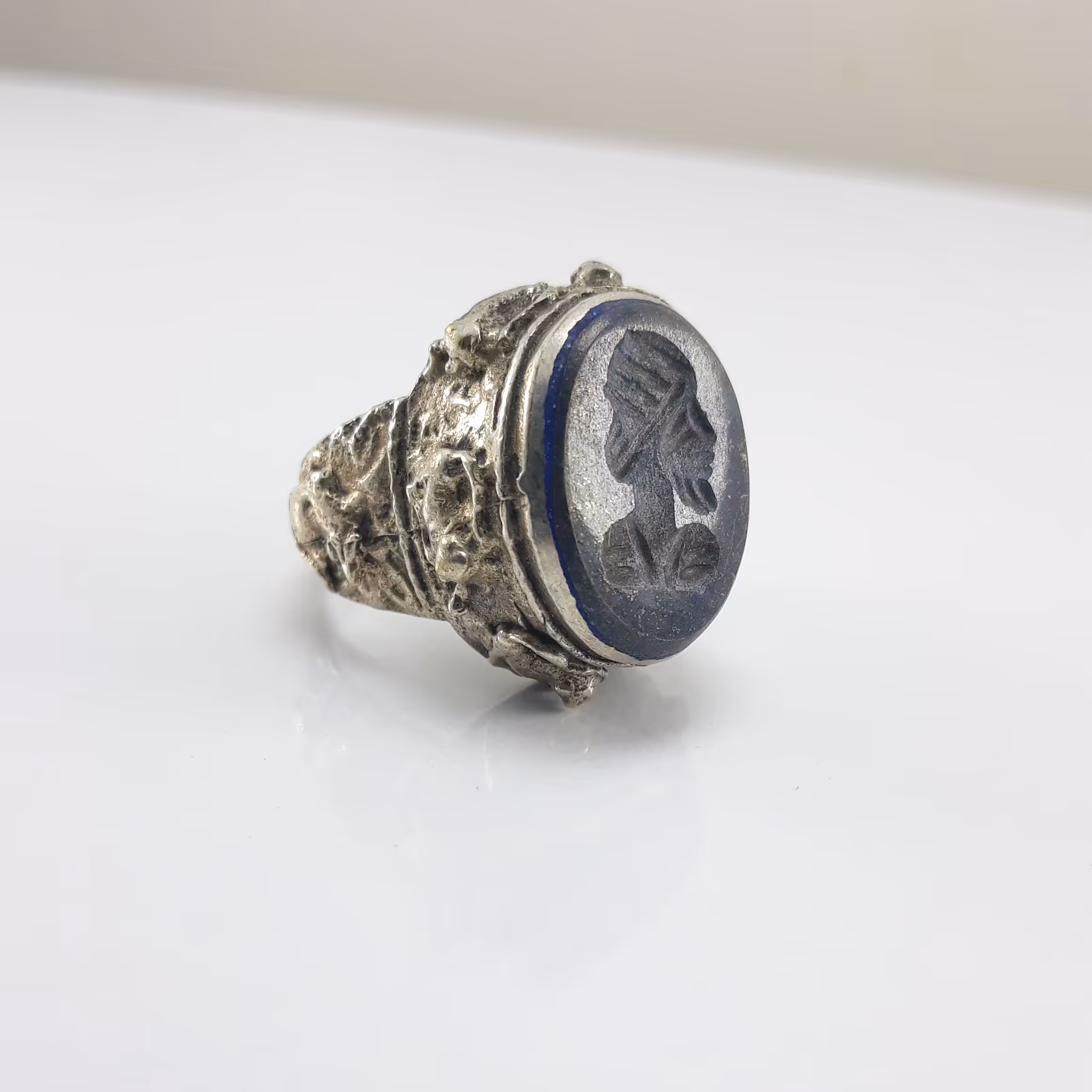 انگشتر  ورشو کهنه  با نشان لاجورد زیبا و خاص 