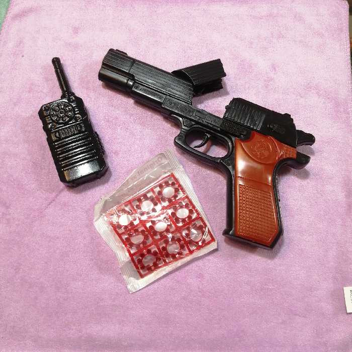 تفنگ ترقه ای به همراه بیسیم و ترقه