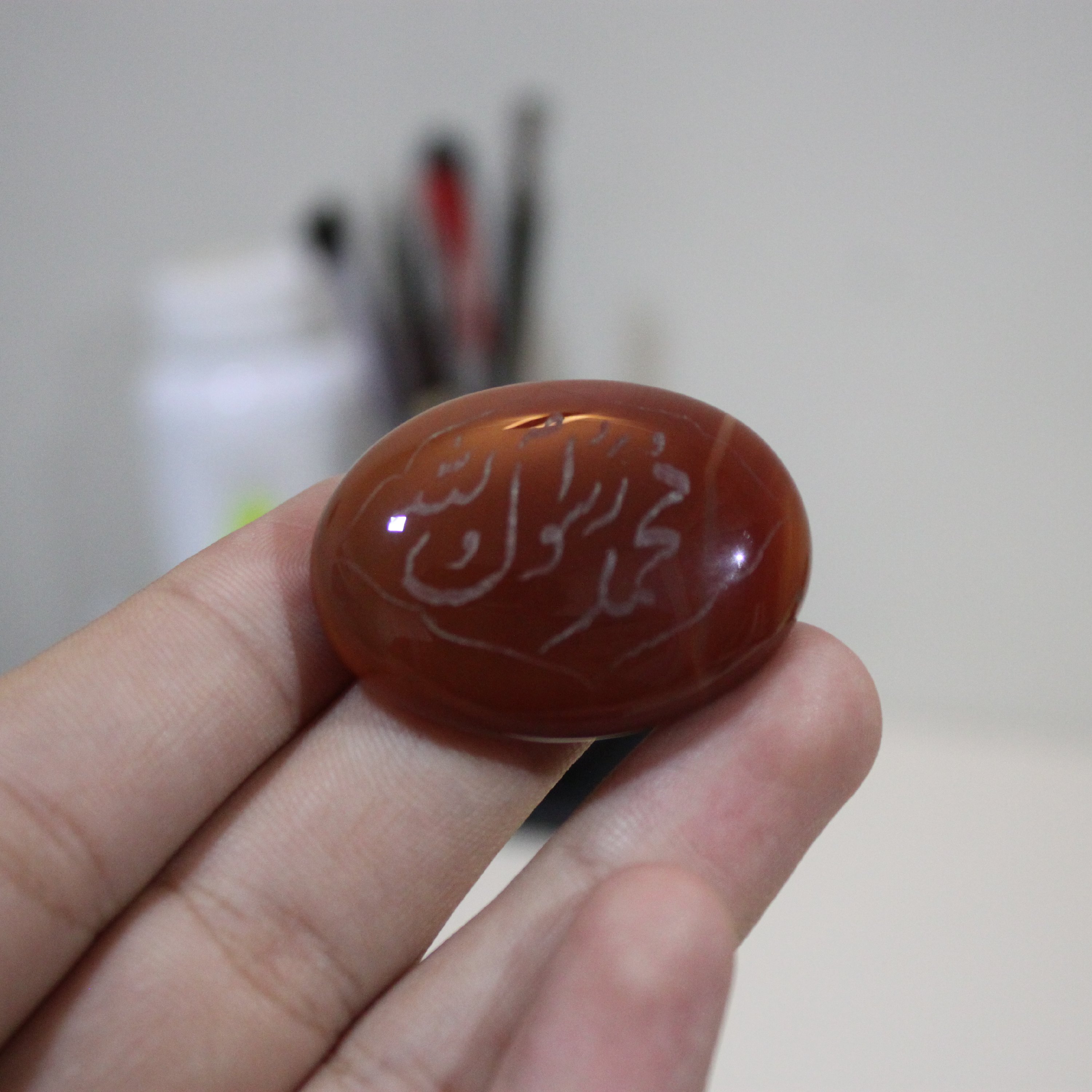 عقیق قرمز خطی ،رگه دار  و بسیار  زیبا ....