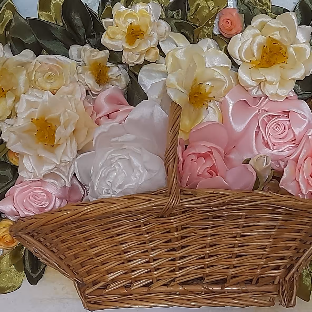 تابلو سبد گل رز روبان دوزی شده