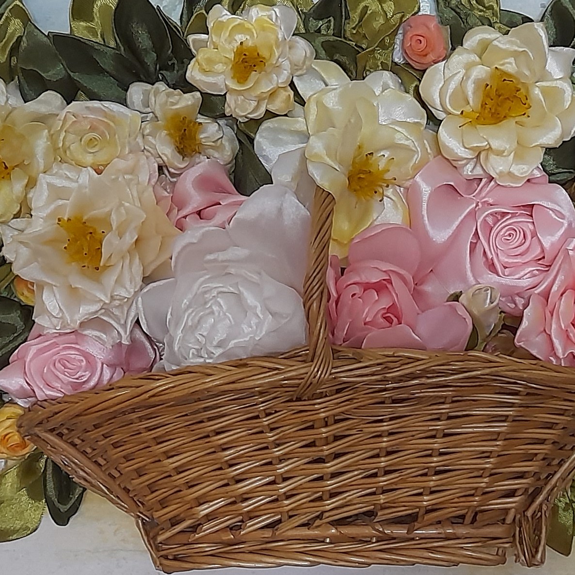 تابلو سبد گل رز روبان دوزی شده